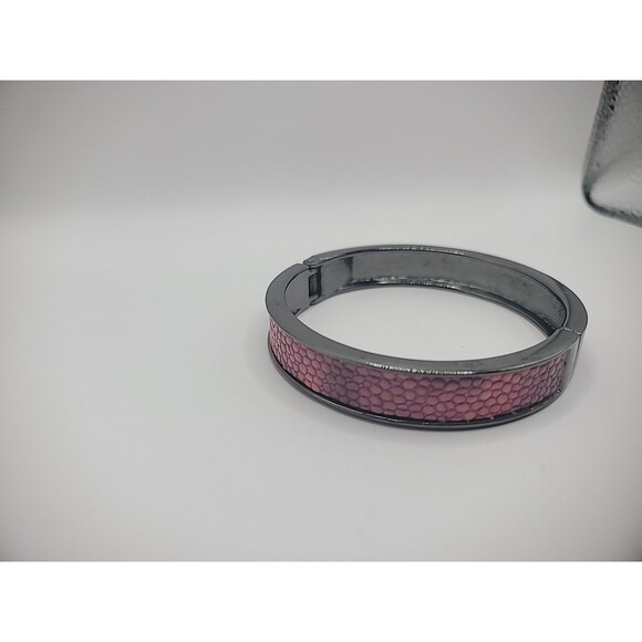 Vintage Premier Designs Bracelet Bangle Pink Faux Scales Gray Tone Hinged - Picture 12 of 15